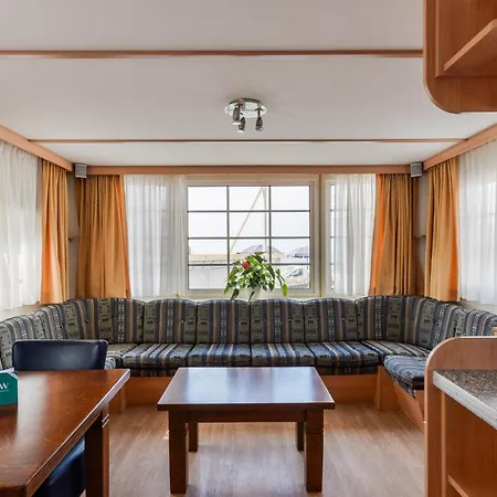 Chalet For 2 At The Beach Chalet