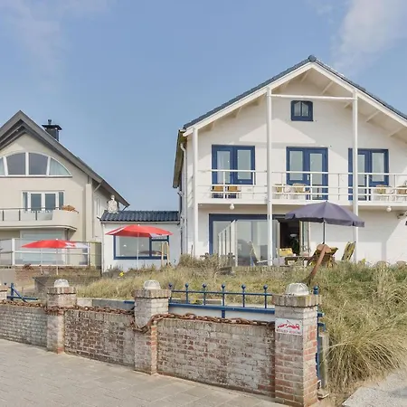 Chalet For 2 At The Beach Chalet *