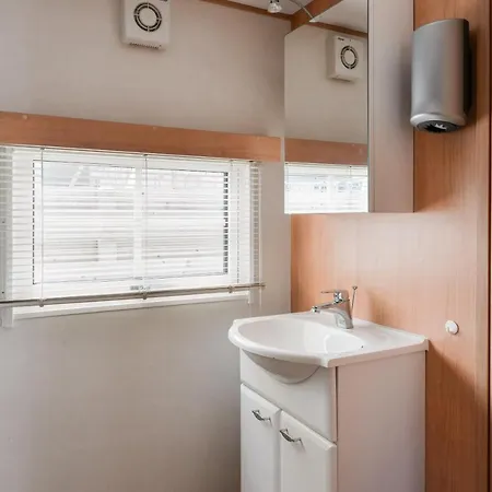 Chalet For 2 At The Beach