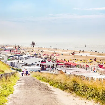 Chalet For 2 At The Beach Chalet *